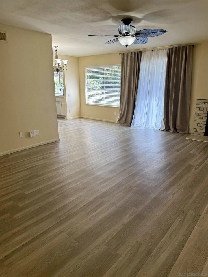 11195 Madrigal St - Photo 3 of 17