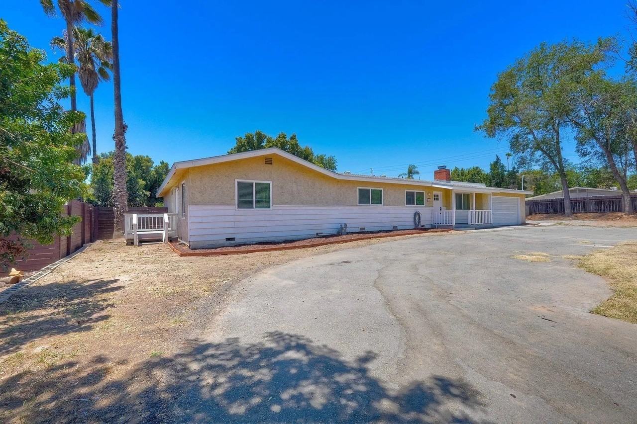 1921 Felicita Rd - Photo 3 of 26