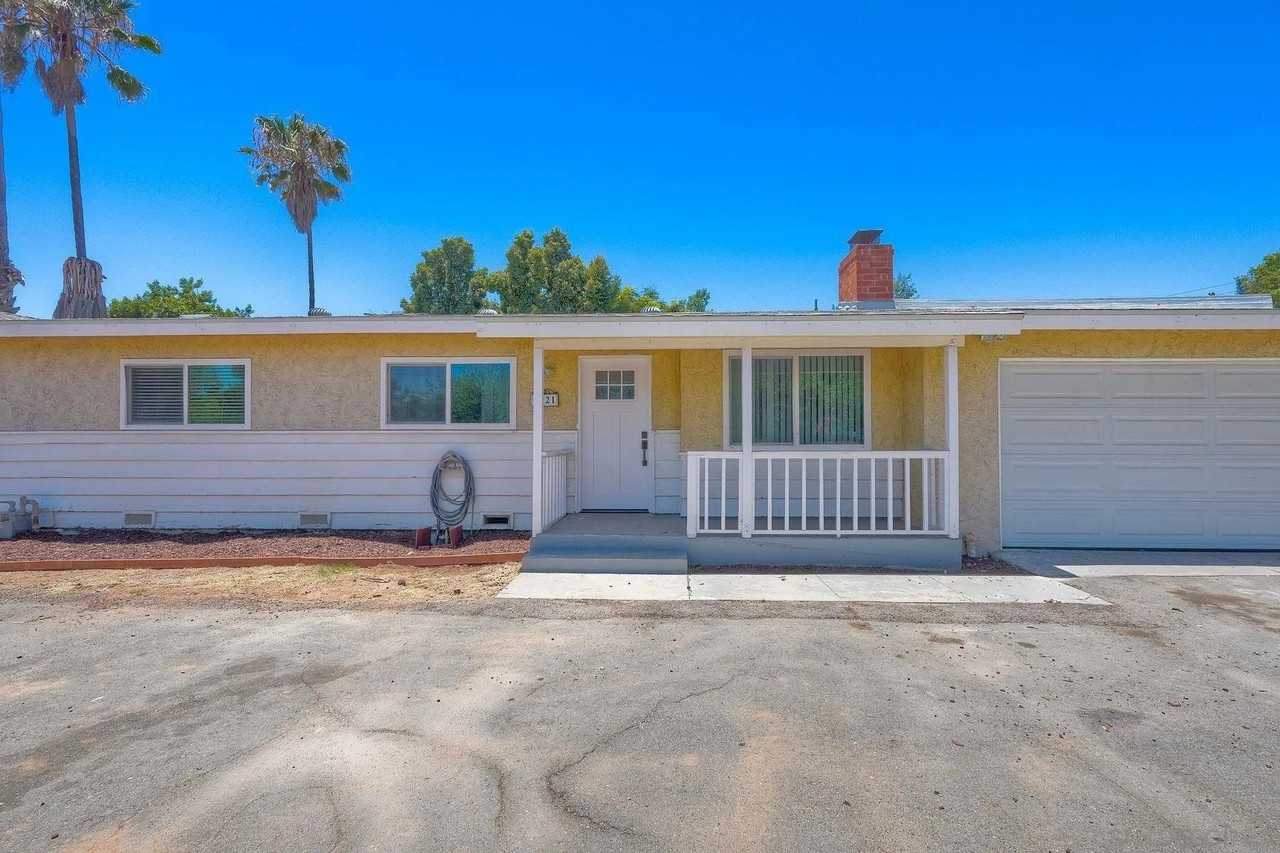 1921 Felicita Rd - Photo 4 of 26