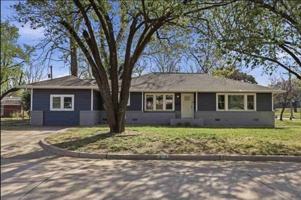 featured image of 823 S Ridge Dr
