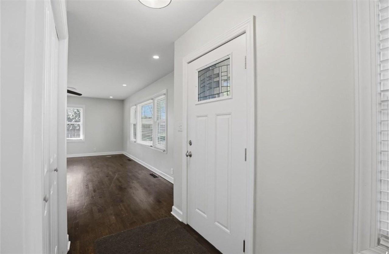 823 S Ridge Dr - Photo 2 of 40