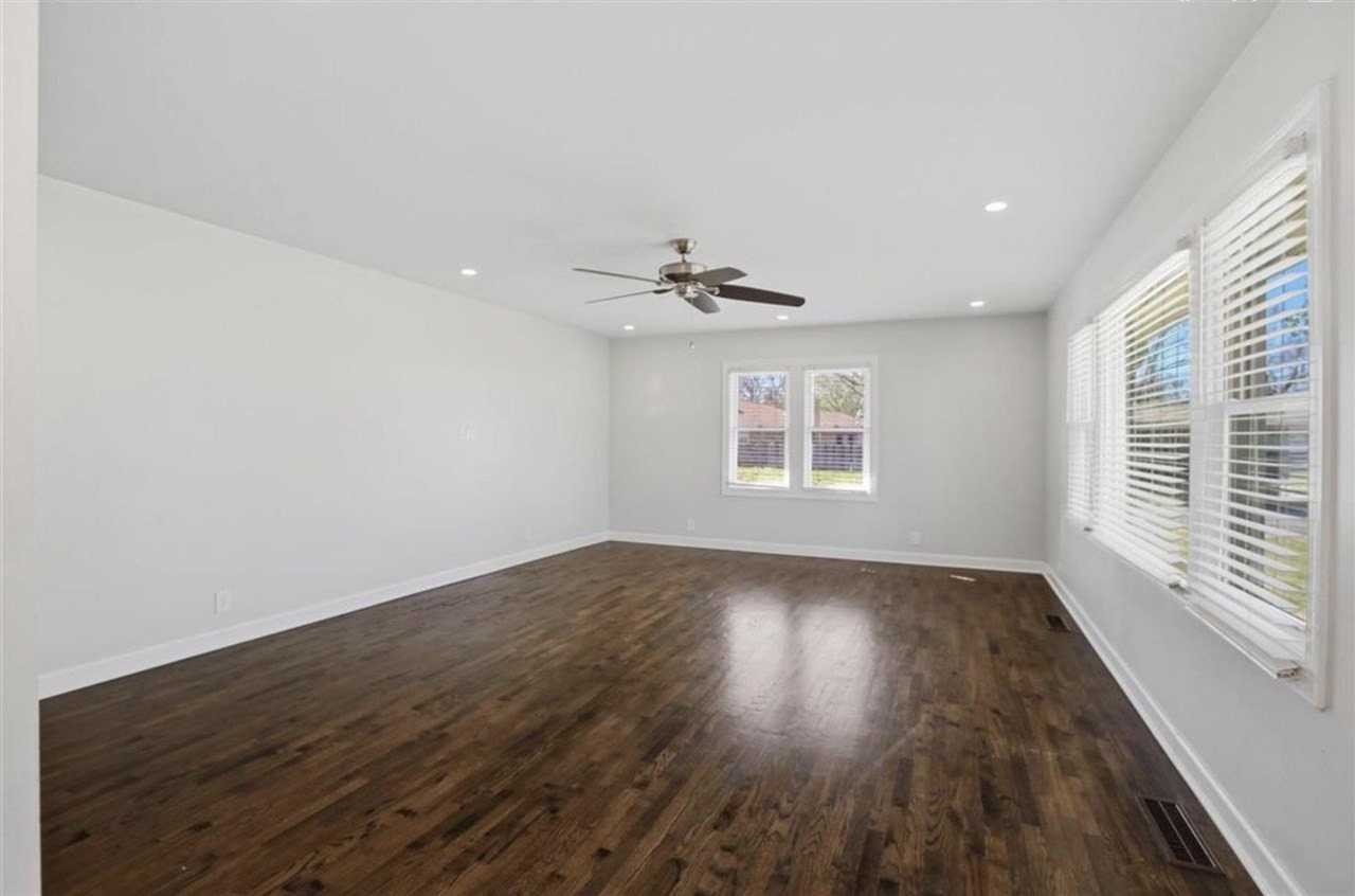 823 S Ridge Dr - Photo 3 of 40