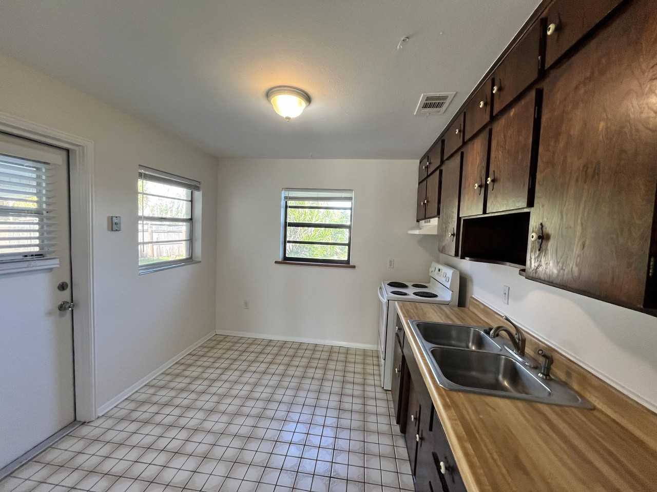 2244 Shelby Dr - Photo 6 of 15