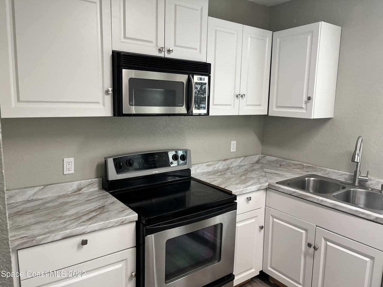 701 Tropic St #B - Photo 4 of 11