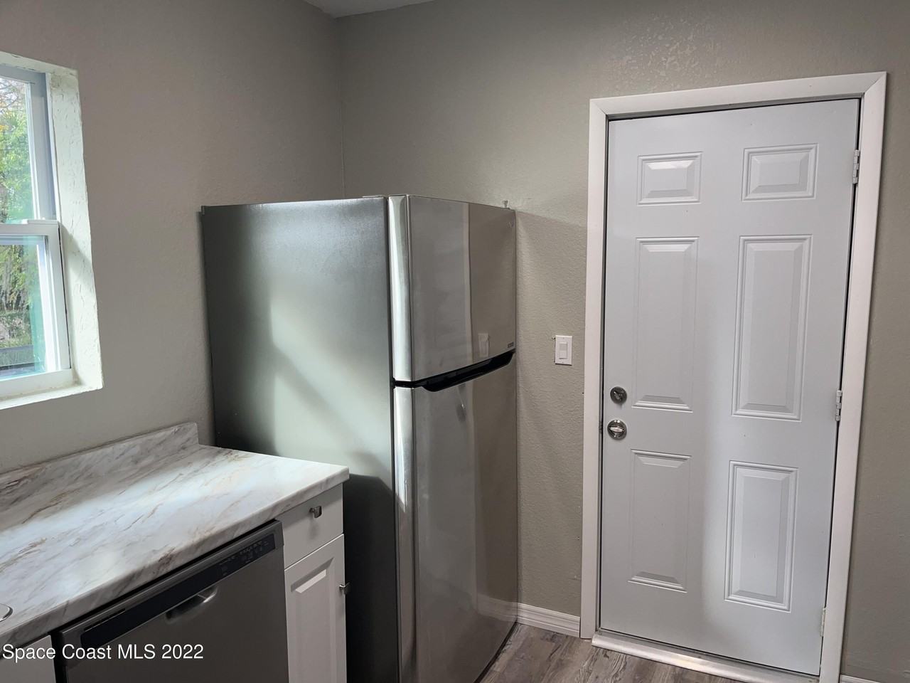 701 Tropic St #B - Photo 5 of 11