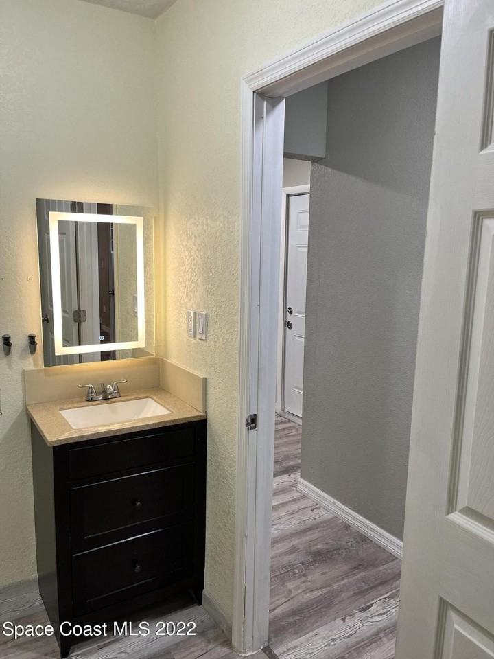701 Tropic St #B - Photo 6 of 11