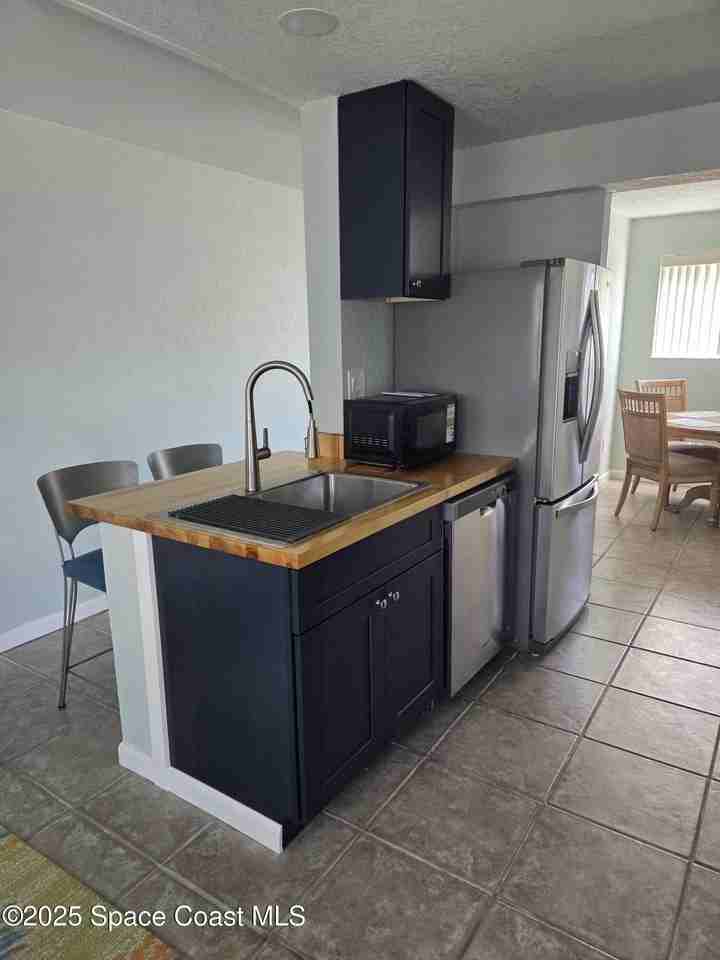 400 Beach Park Ln - Photo 7 of 20