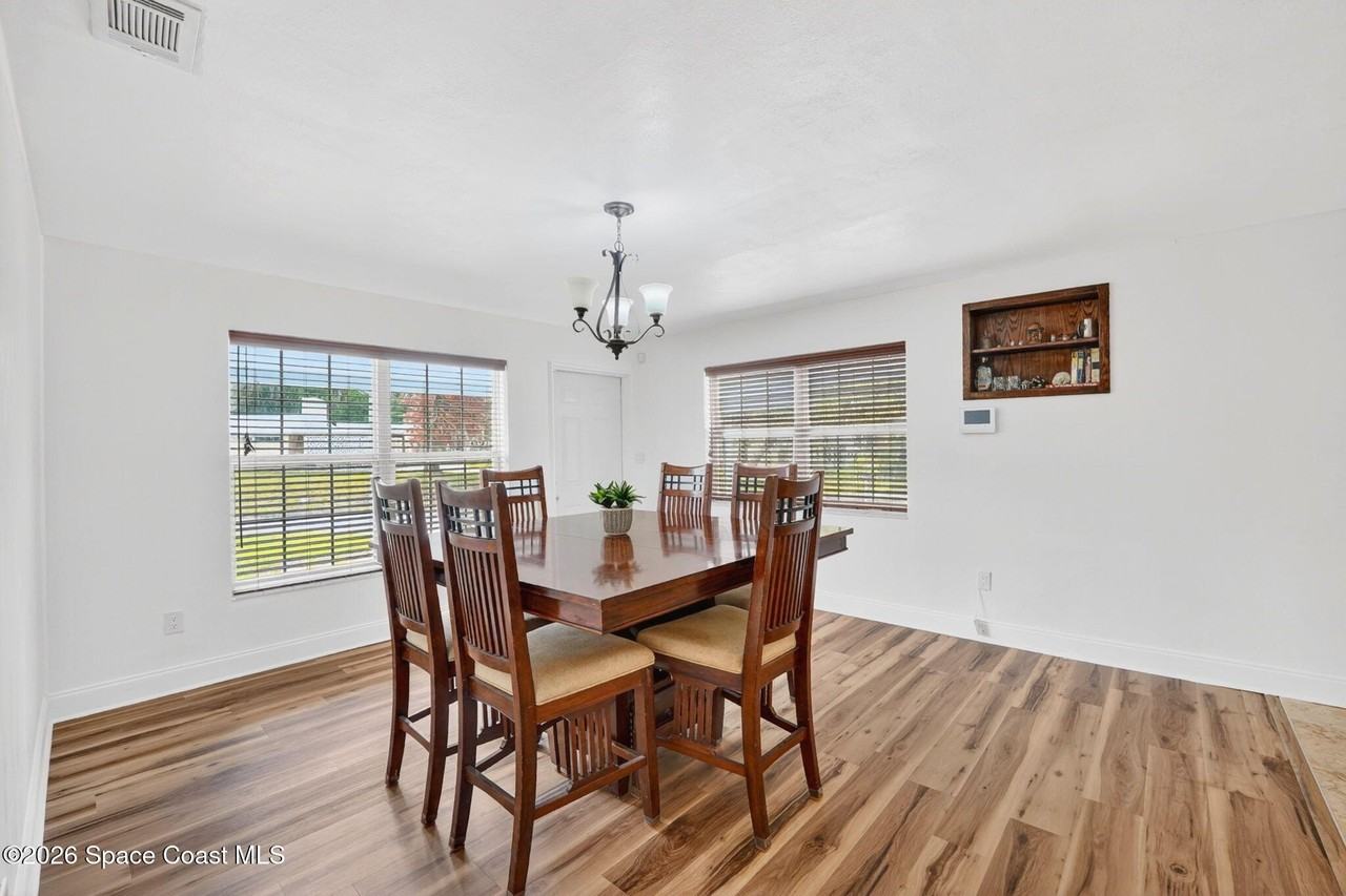 1514 Elm Ter - Photo 4 of 33
