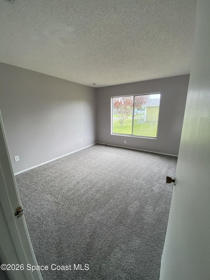 1264 Dawn St Ne - Photo 6 of 14