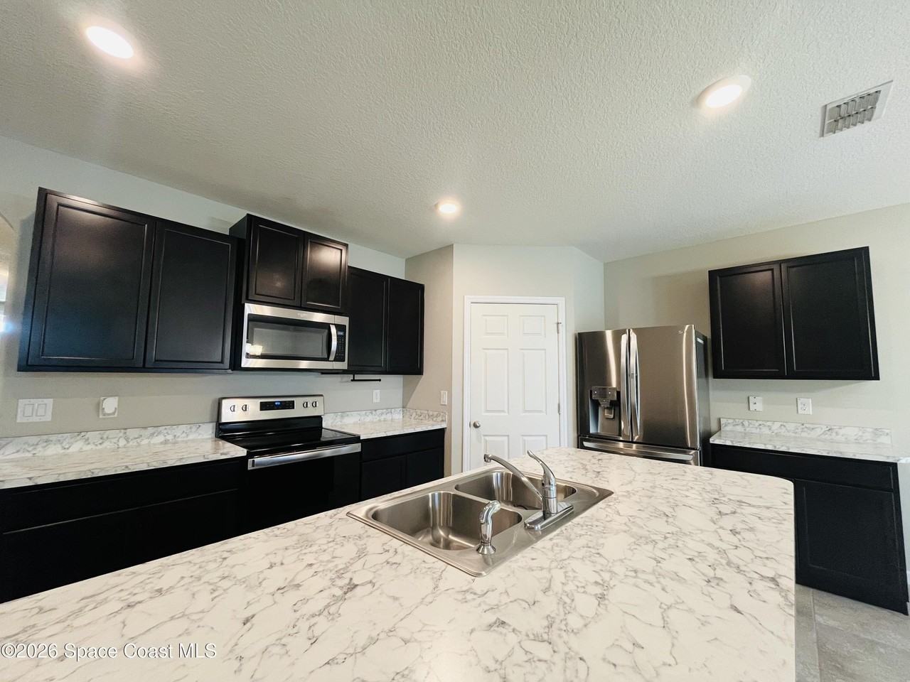 420 Sorrento Dr - Photo 6 of 17