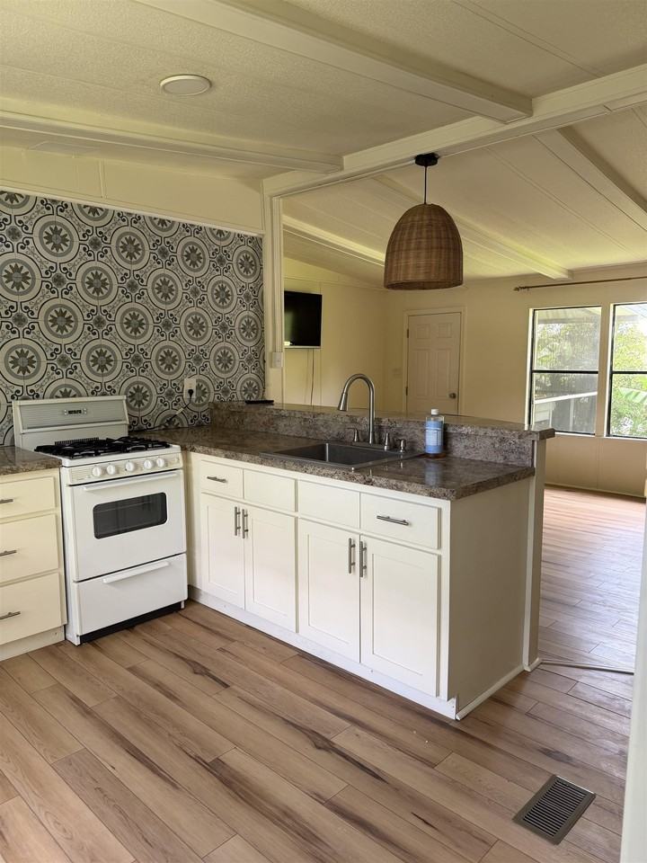 360 Tirana Ave - Photo 3 of 12