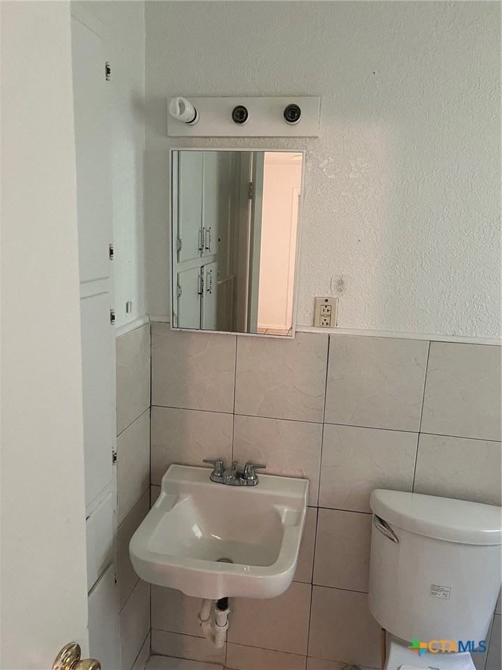 516 Wolf St - Photo 5 of 6