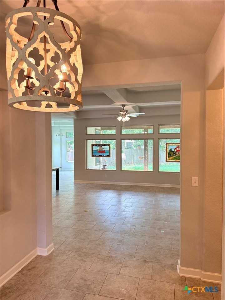 490 Pecan Mdws - Photo 2 of 17