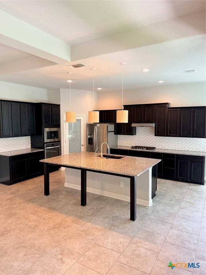 490 Pecan Mdws - Photo 4 of 17