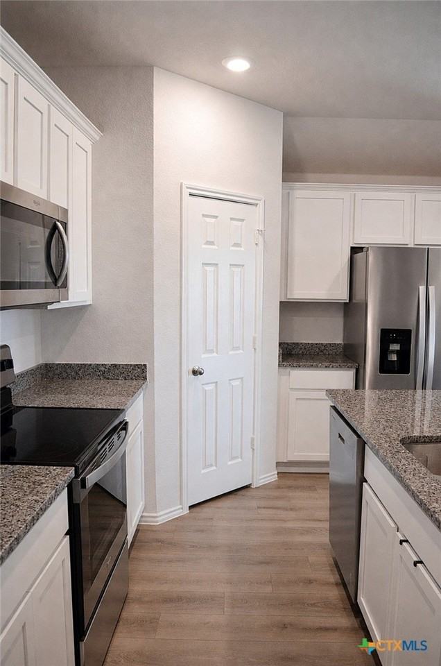 2477 Bee Creek Dr - Photo 3 of 19