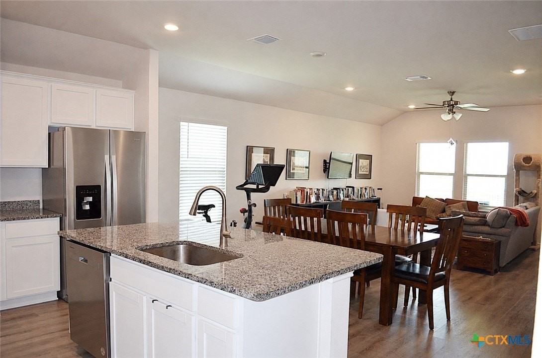 2477 Bee Creek Dr - Photo 4 of 19