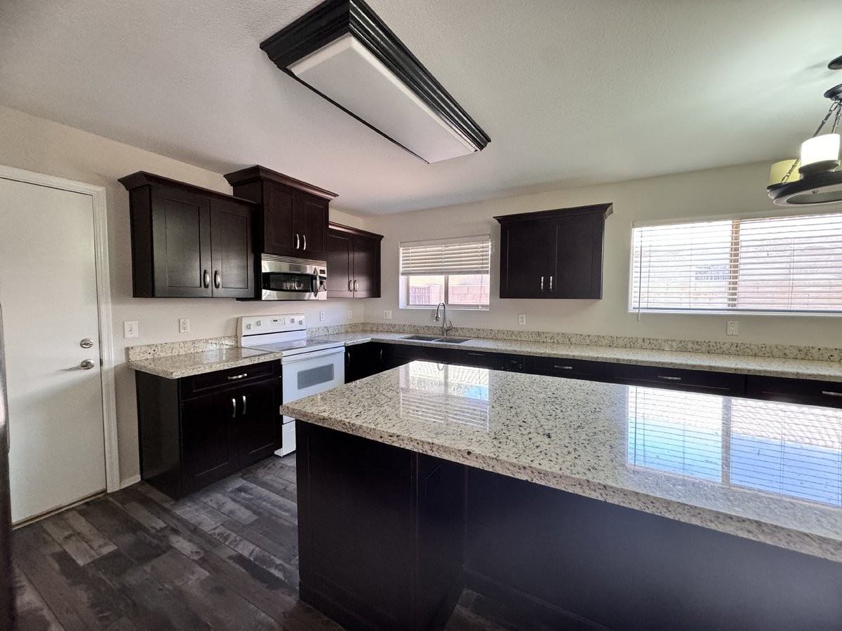9138 W Ross Ave - Photo 3 of 48
