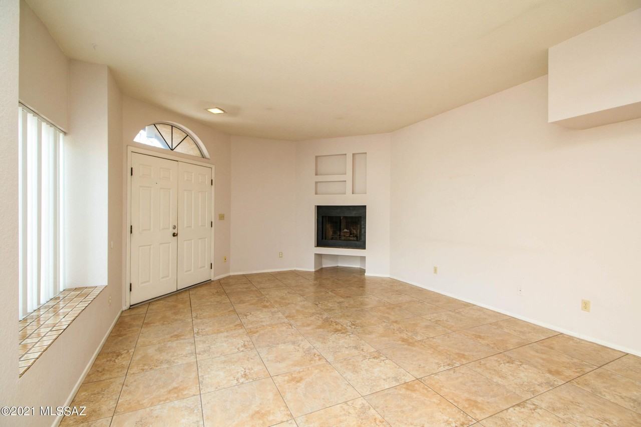 4465 E Mossy Brook Pl - Photo 4 of 9