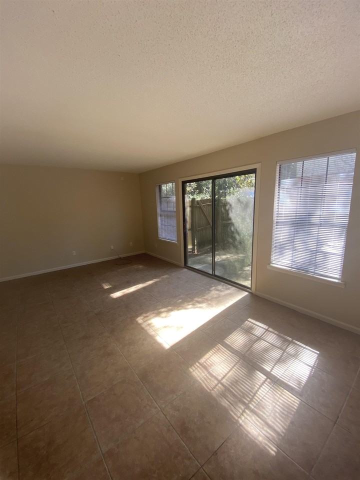 3701 Donovan Dr #B - Photo 5 of 35