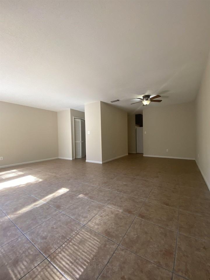 3701 Donovan Dr #B - Photo 6 of 35