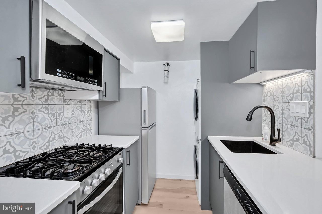 3513 T St Nw #B - Photo 3 of 9