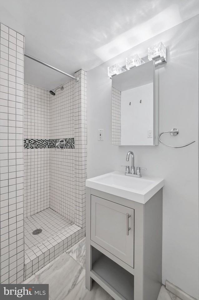 3513 T St Nw #B - Photo 6 of 9