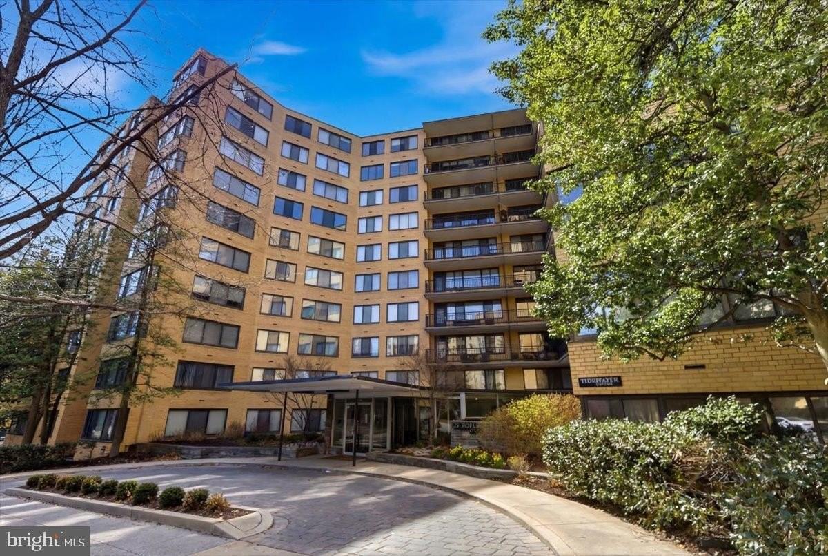 4740 Connecticut Ave Nw #706