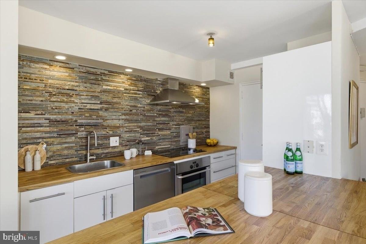 4740 Connecticut Ave Nw #706 - Photo 2 of 19