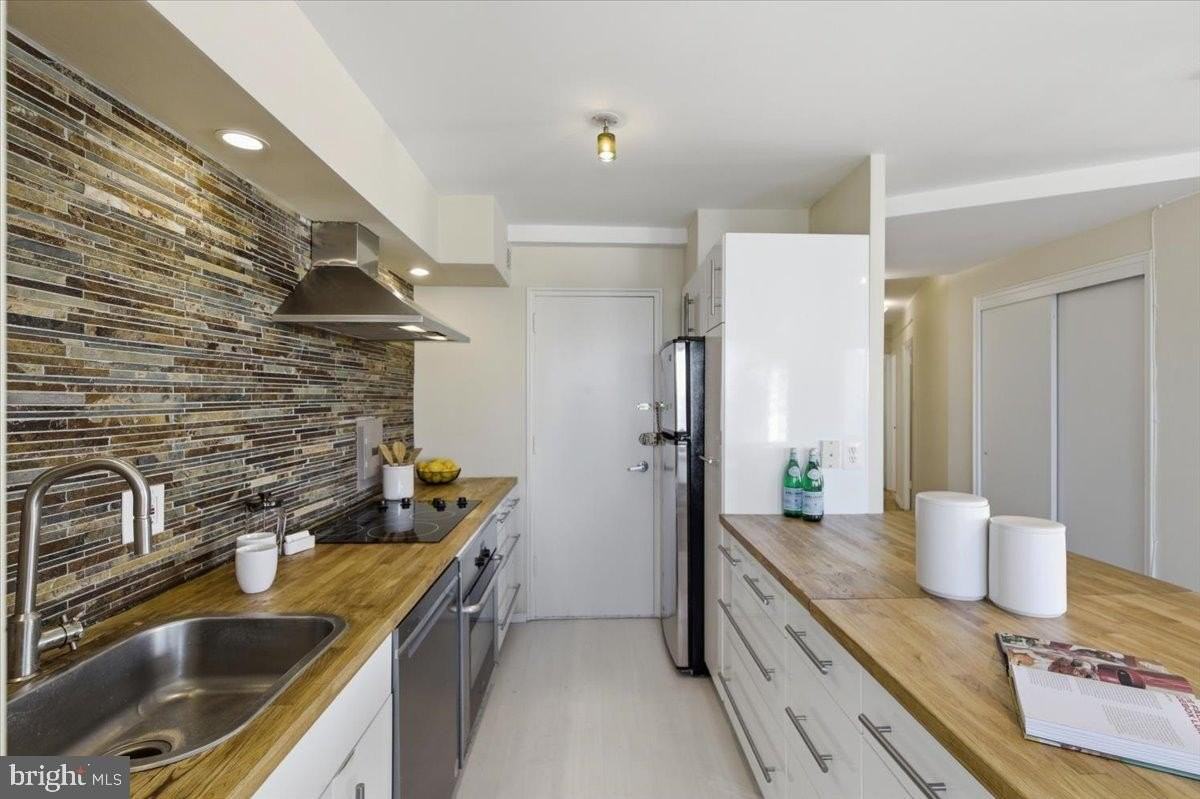 4740 Connecticut Ave Nw #706 - Photo 3 of 19