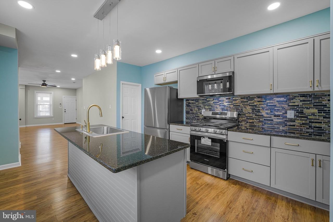 2321 N Tatnall St - Photo 7 of 35