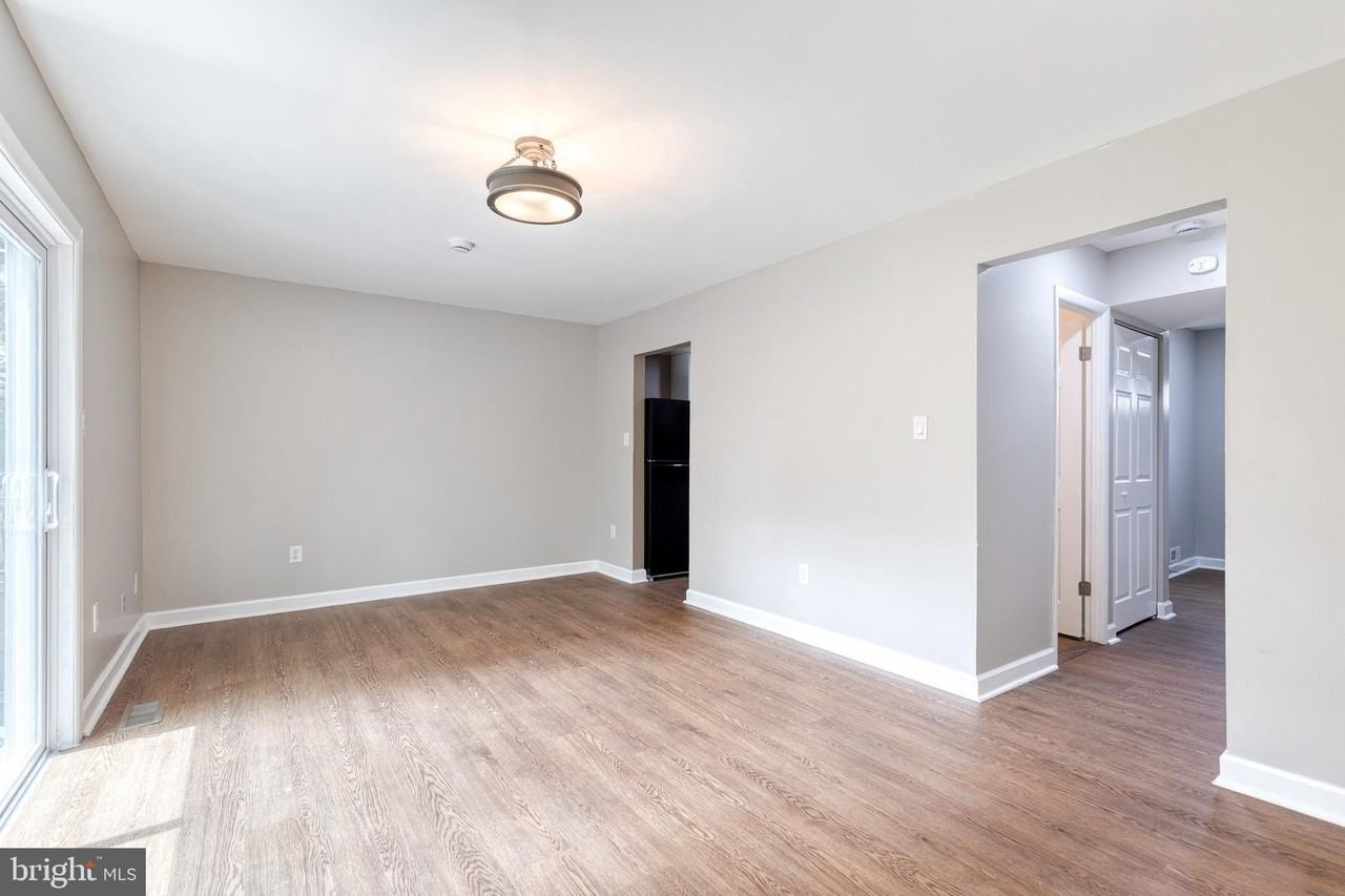 1869 Robin Ct - Photo 5 of 23