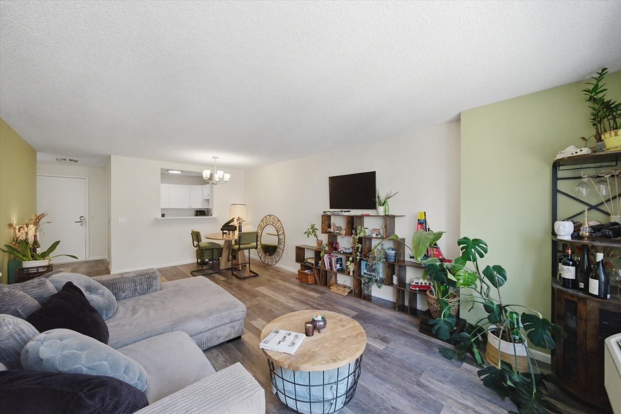 801 S Plymouth Ct Apt 713 #713 - Photo 6 of 24