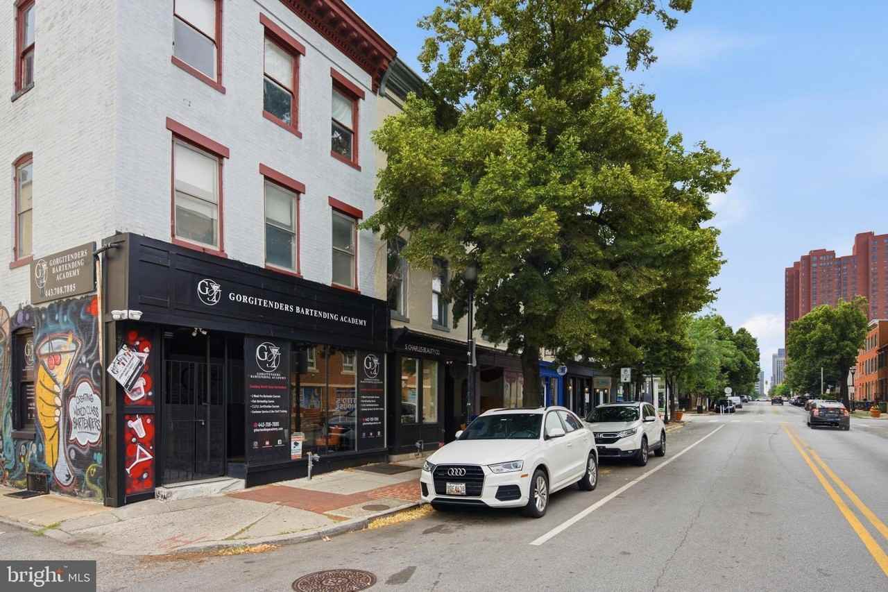 910 S Charles St #B - Photo 2 of 45