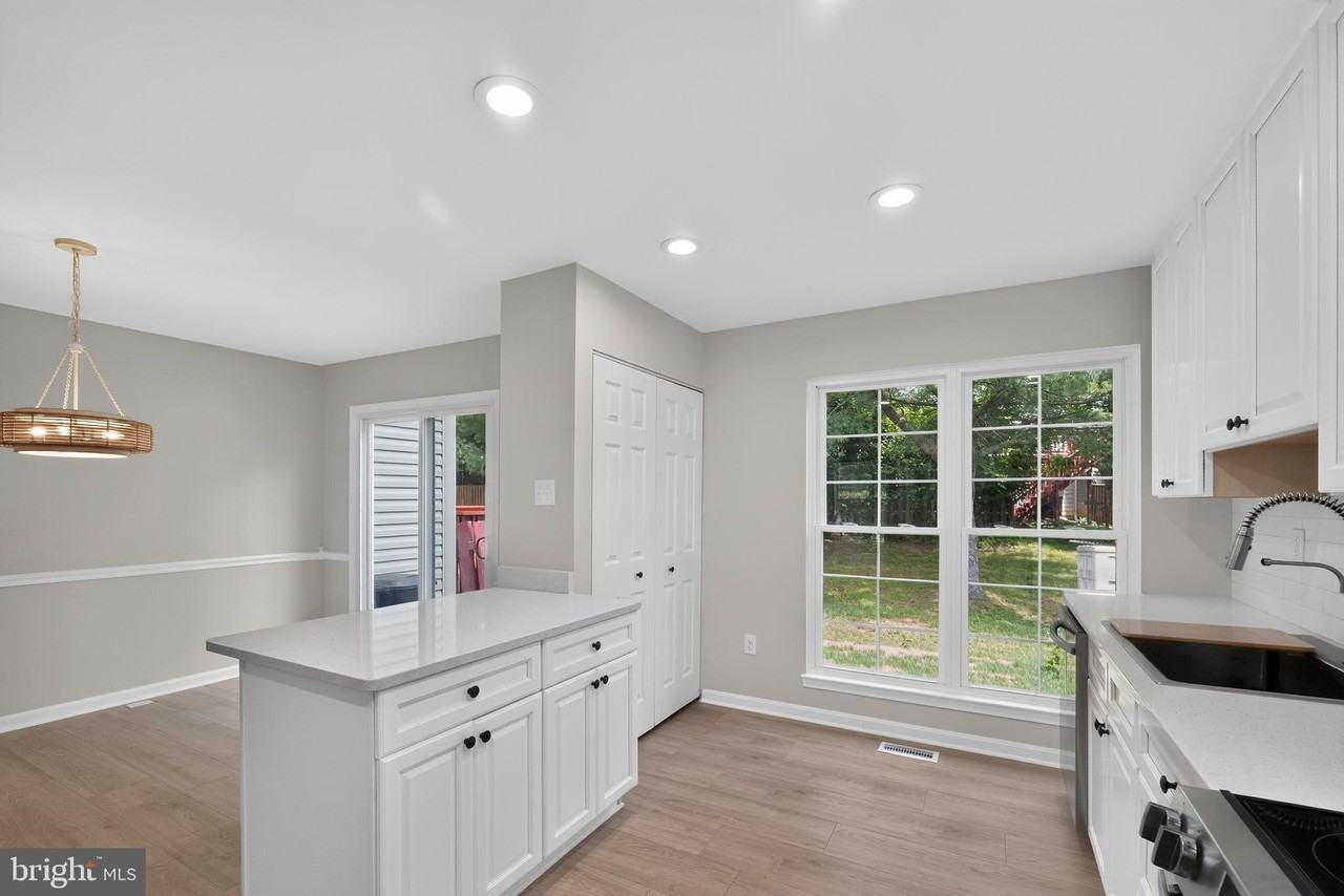 114 Gentlebrook Rd - Photo 7 of 32