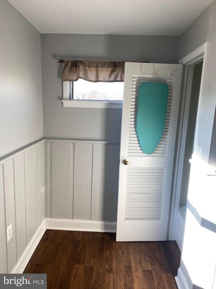 22 Bloomsbury Ave #C - Photo 7 of 13
