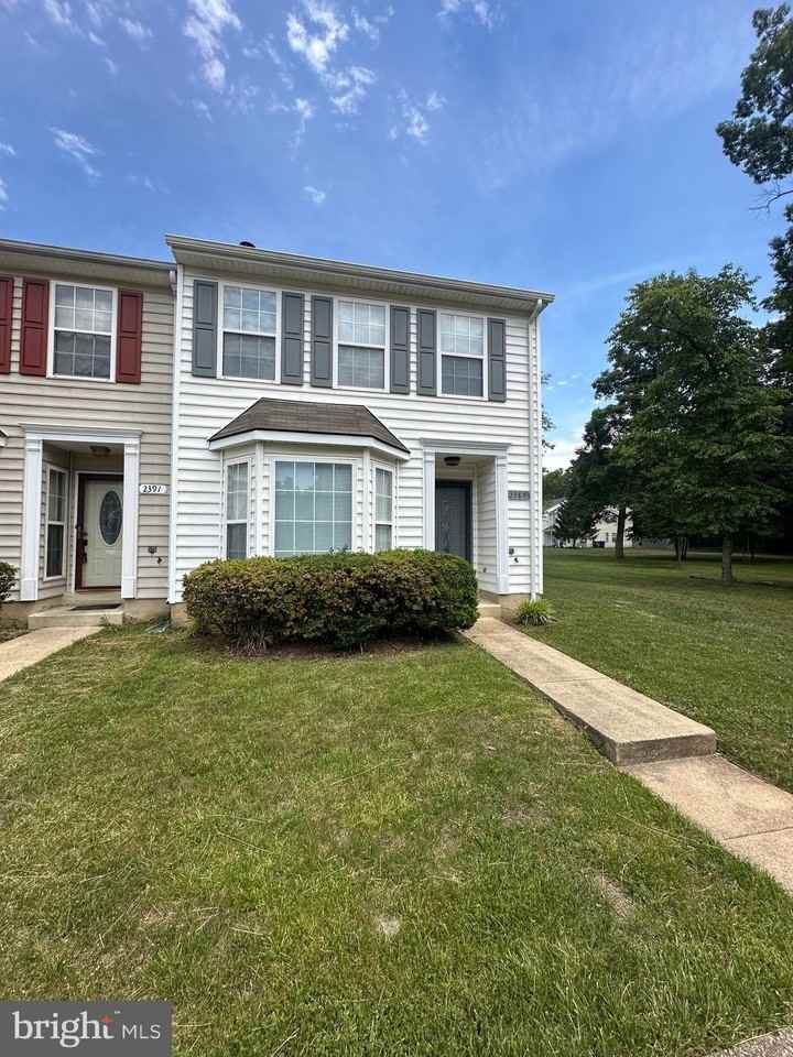 2389 Hazelwood Ct - Photo 2 of 39