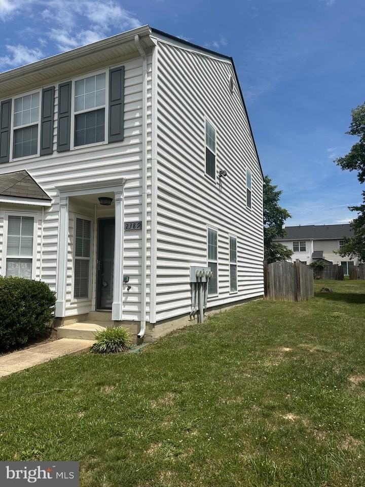 2389 Hazelwood Ct - Photo 3 of 39