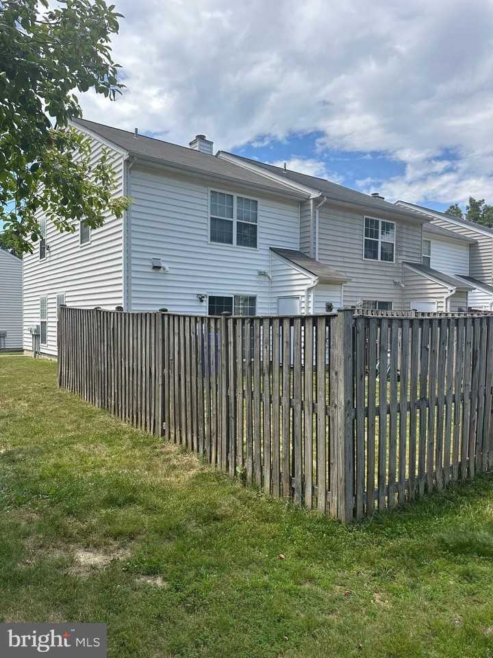 2389 Hazelwood Ct - Photo 4 of 39
