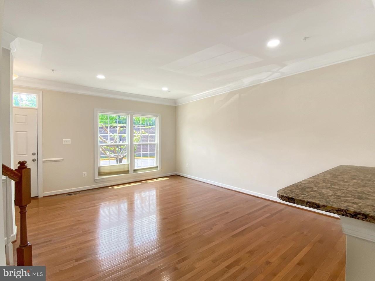 9706 Braidwood Ter - Photo 3 of 45