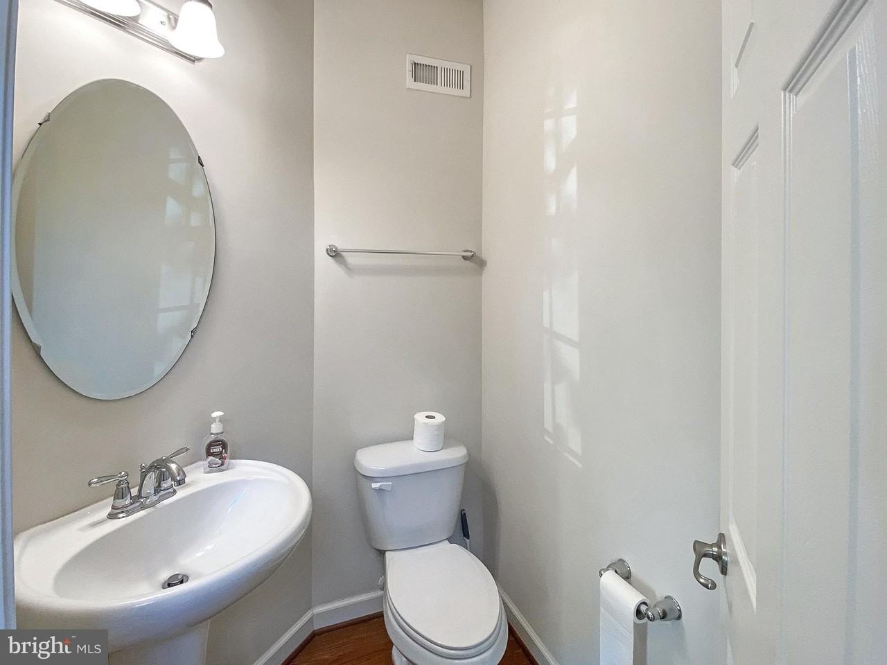 9706 Braidwood Ter - Photo 5 of 45