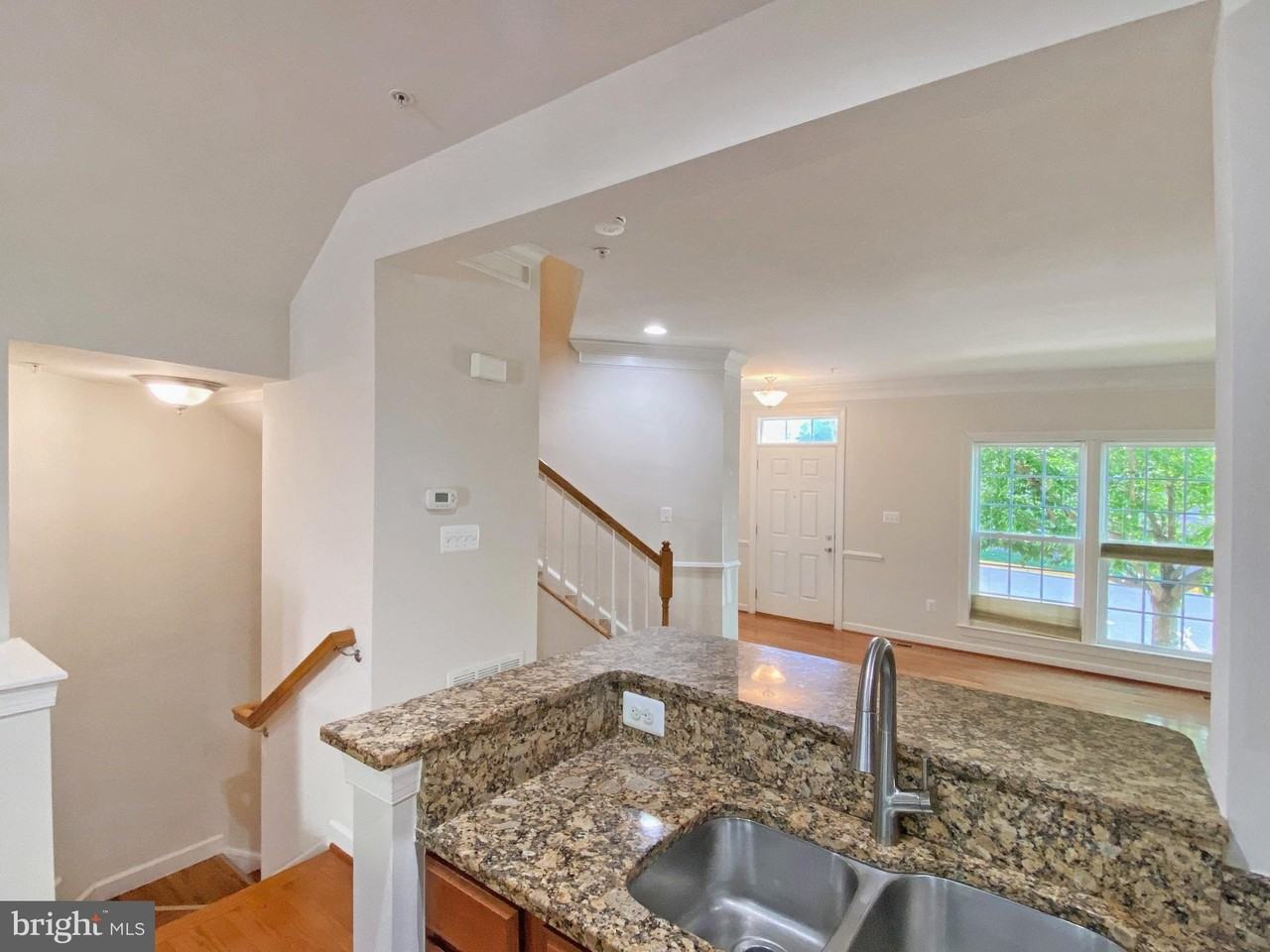 9706 Braidwood Ter - Photo 6 of 45