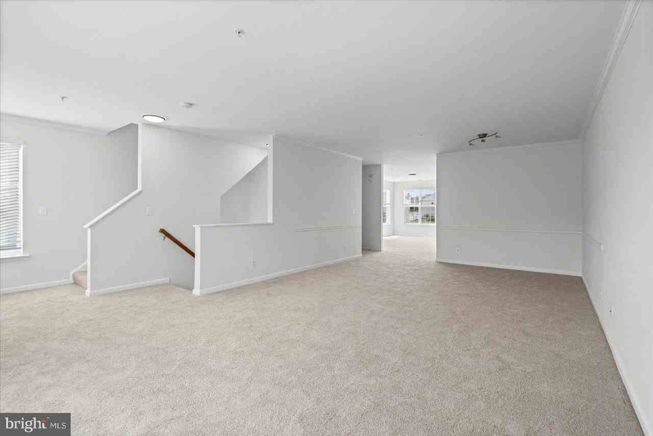 1670 Mohegan Dr #B - Photo 5 of 44