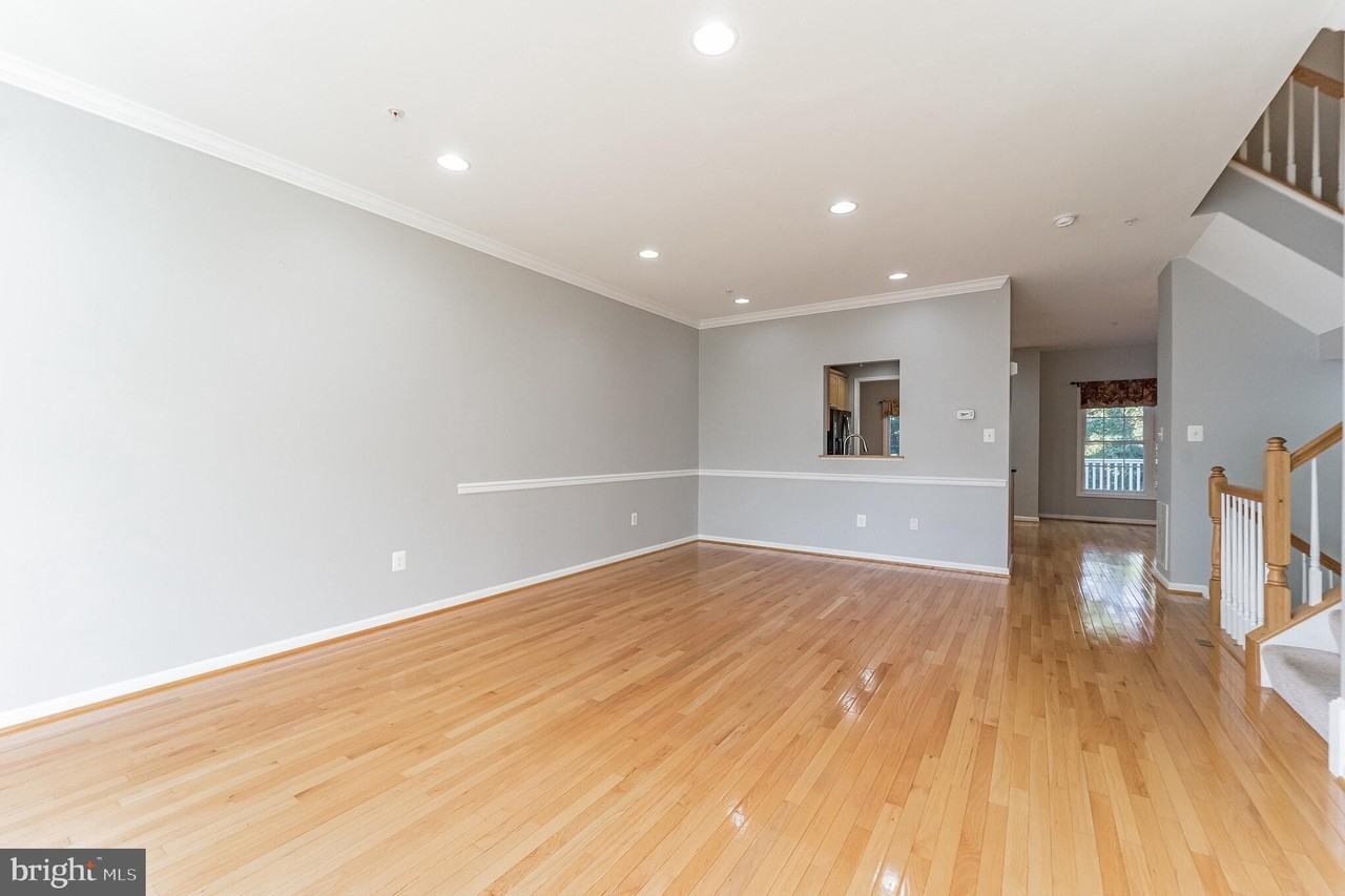 4858 Lee Hollow Pl - Photo 4 of 30