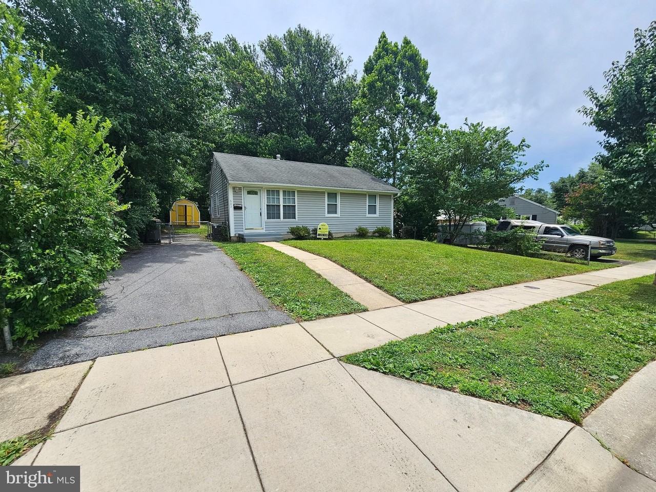 603 Pinewood Rd - Photo 2 of 32