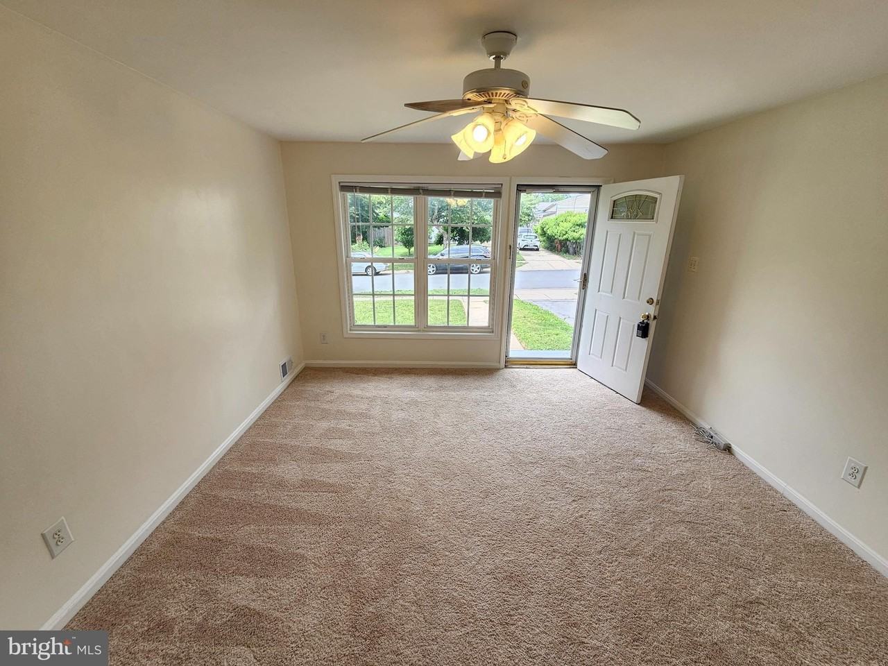 603 Pinewood Rd - Photo 7 of 32