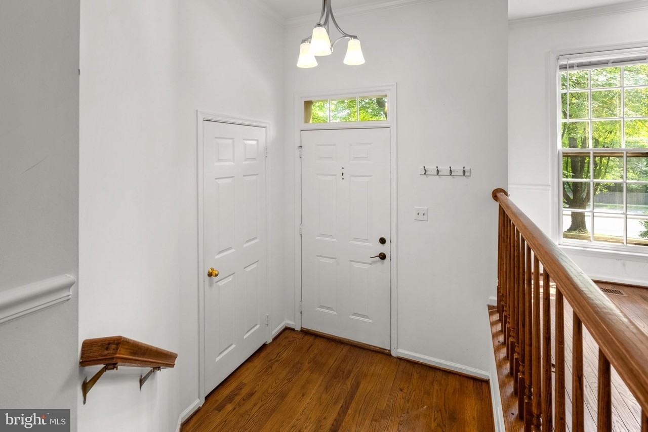 11017 Cedarwood Dr - Photo 2 of 33