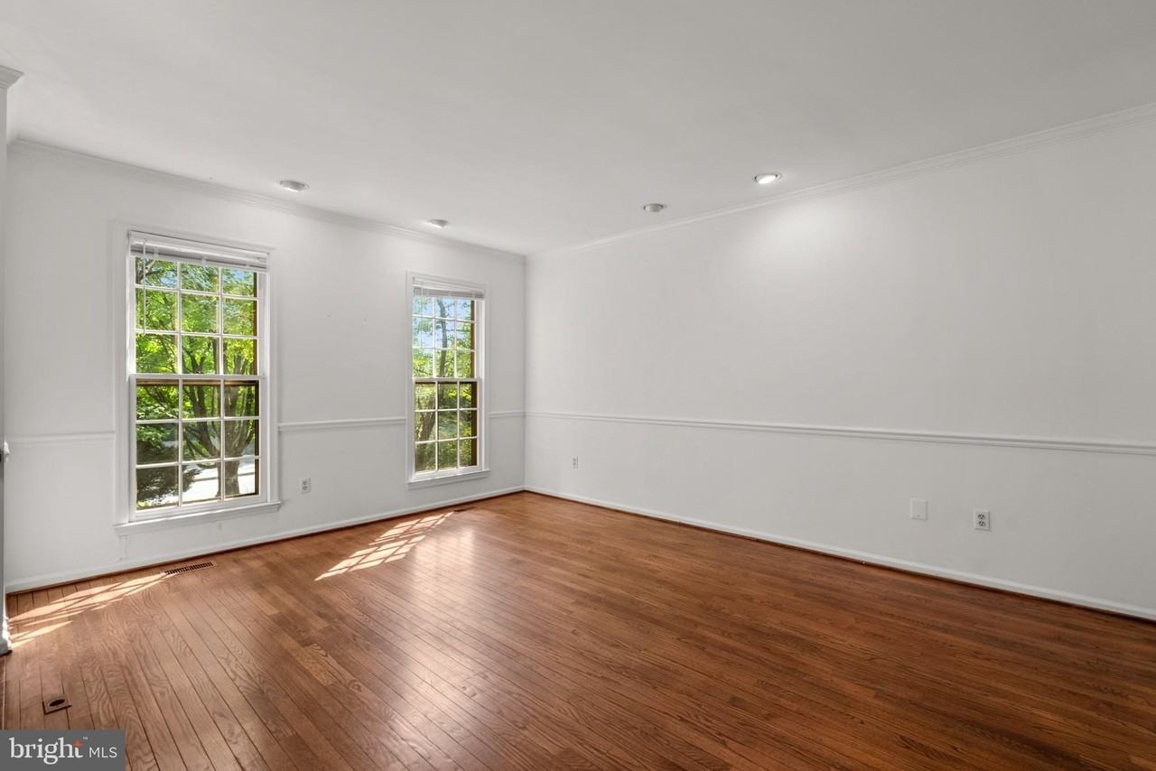 11017 Cedarwood Dr - Photo 3 of 33