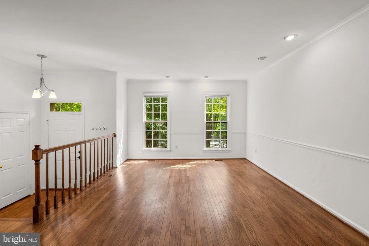 11017 Cedarwood Dr - Photo 4 of 33