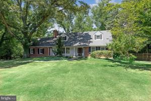 featured image of 7001 Longwood Dr