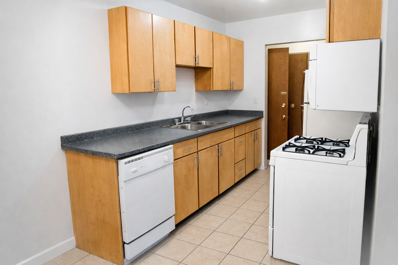 800-UNIV - Photo 7 of 12
